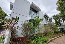  UNFURNISHED RENTAL: 10 bedroom house in Curepipe with 30 parking space